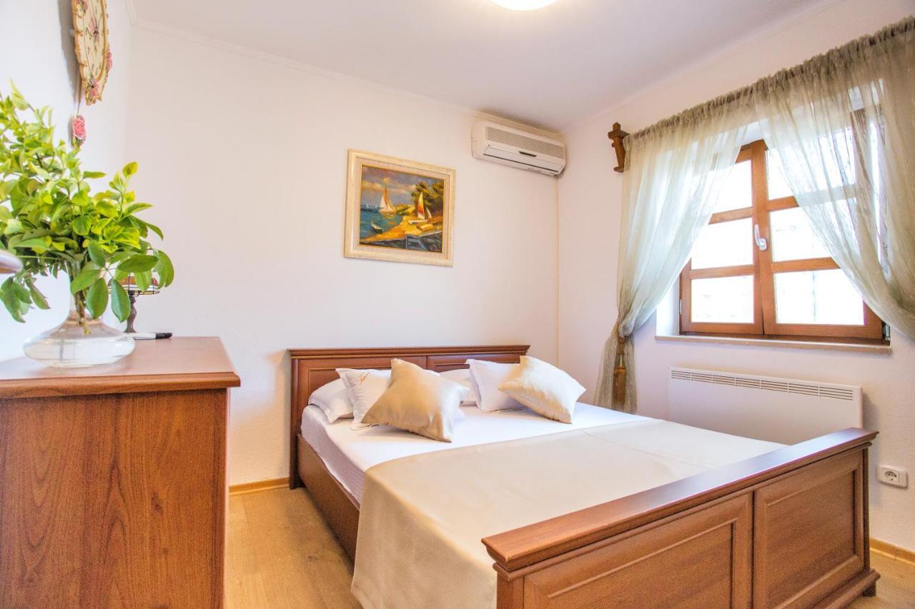 Hotel Admiral بيراتس المظهر الخارجي الصورة